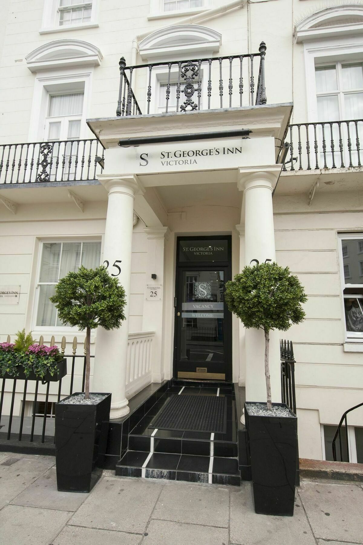 St George'S Inn Victoria London Exterior photo