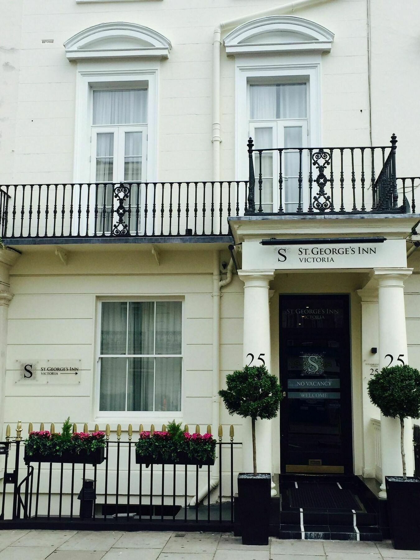 St George'S Inn Victoria London Exterior photo
